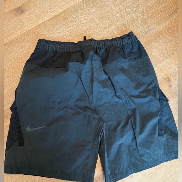 Nike Charcoal Gray Sports Shorts - Picture 3 of 3
